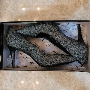Simply Vera Wang Heels size 8.5 Black & Silver